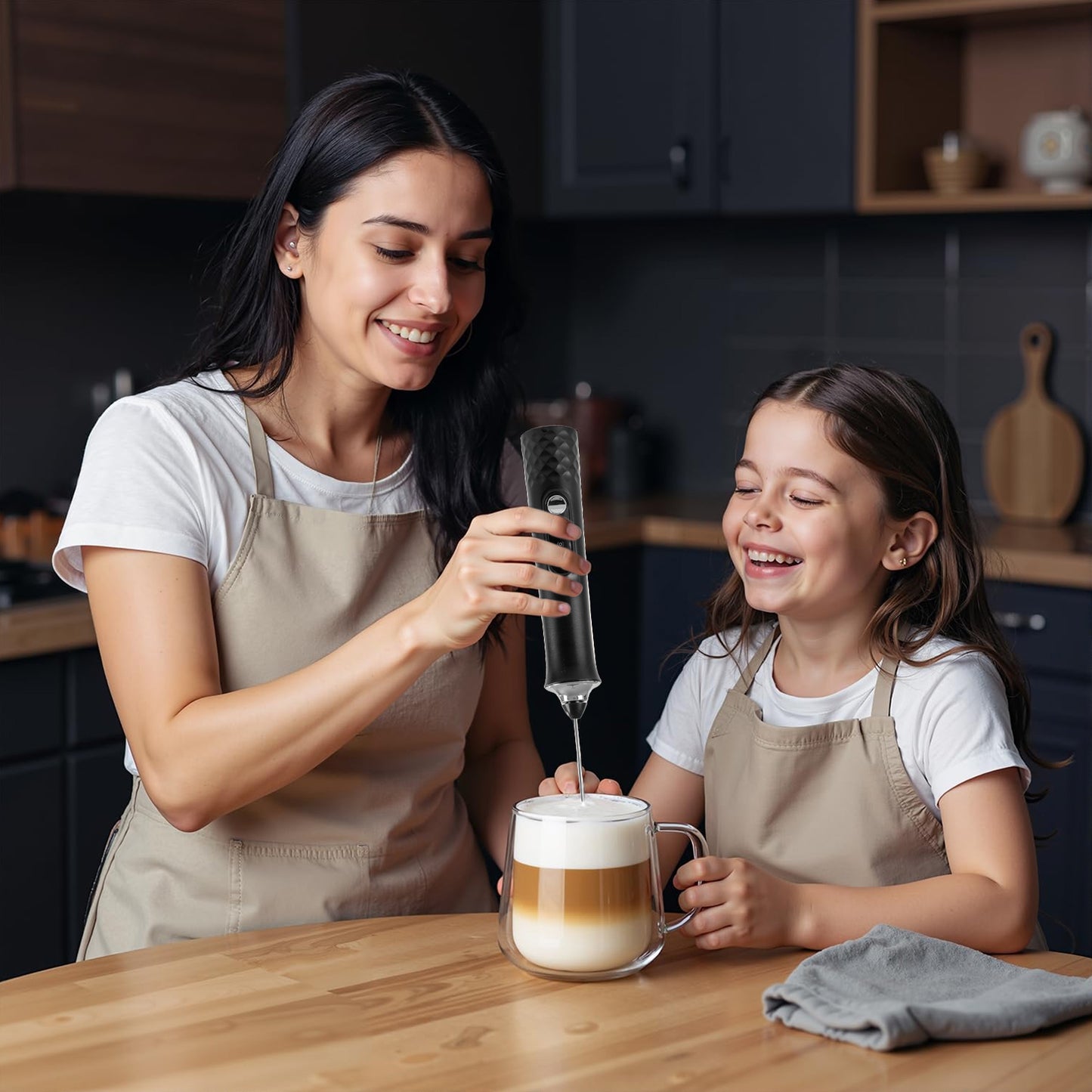 Maman-enfant-mousseur a lait
